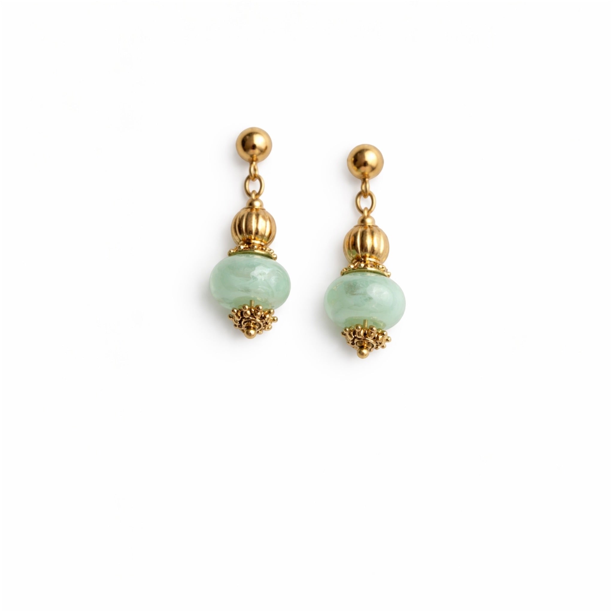 Paire de boucles d'oreilles Kyto dorées en acier inoxydable, vue de face, style asiatiques - Ordiajade