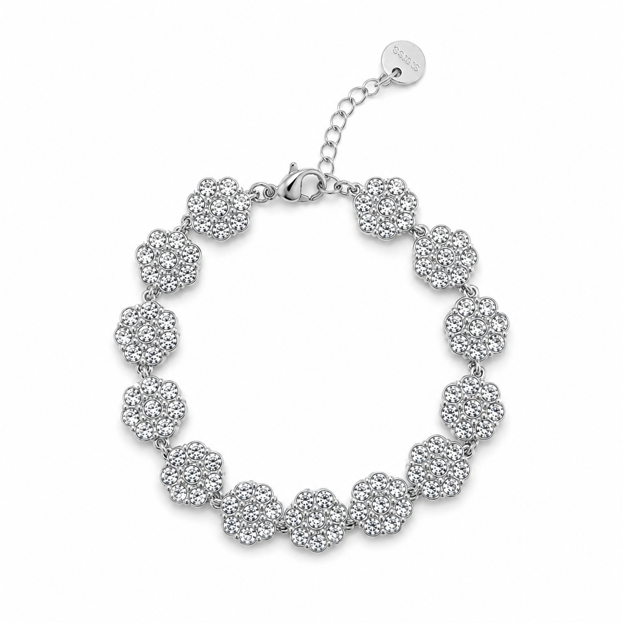Bracelet argenté de style chaînette composé de médaillons ronds ciselés et pavés de strass brillants posé à plat - Ordiajade