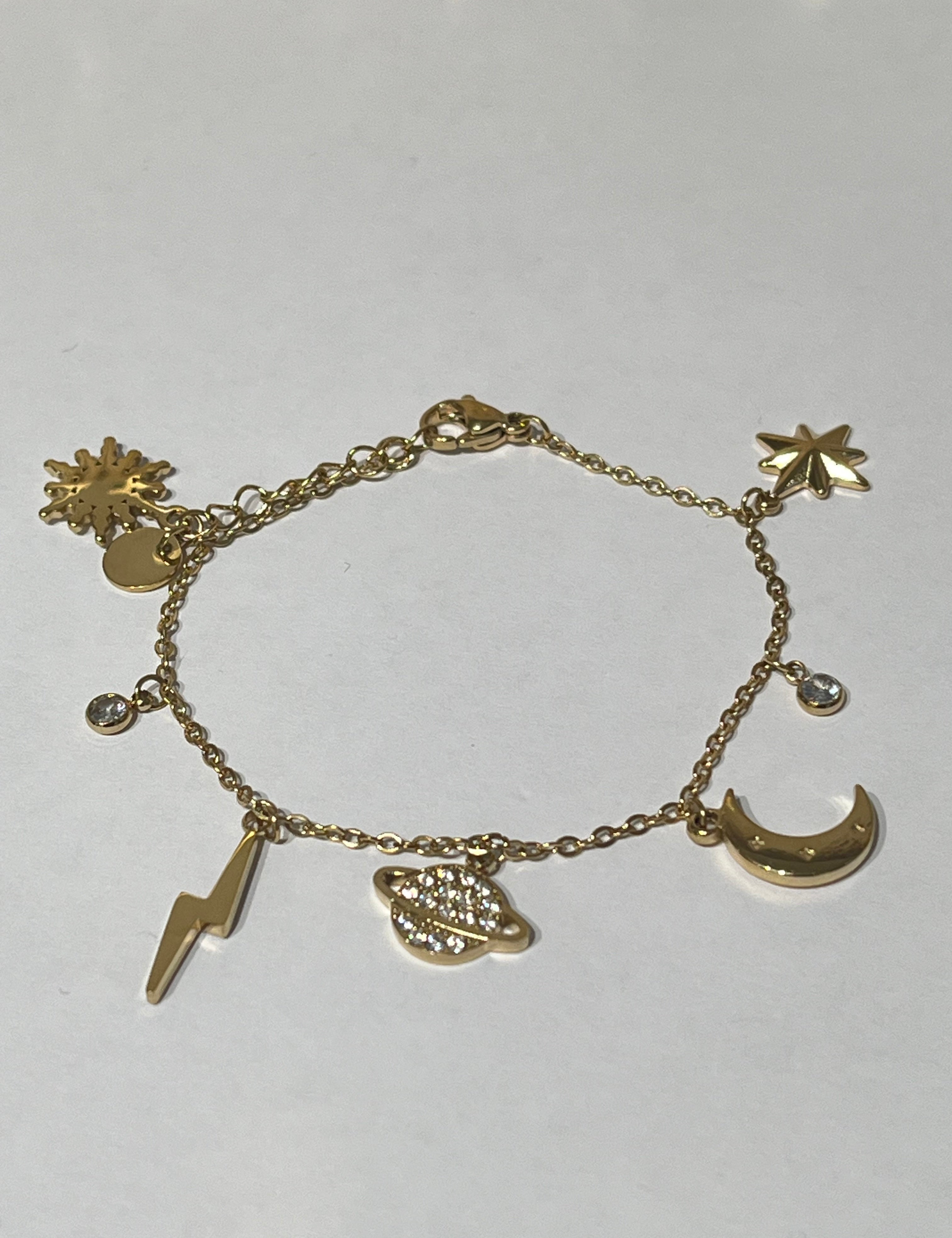 Bracelet Astral en acier inoxydable avec charms éclairs posé