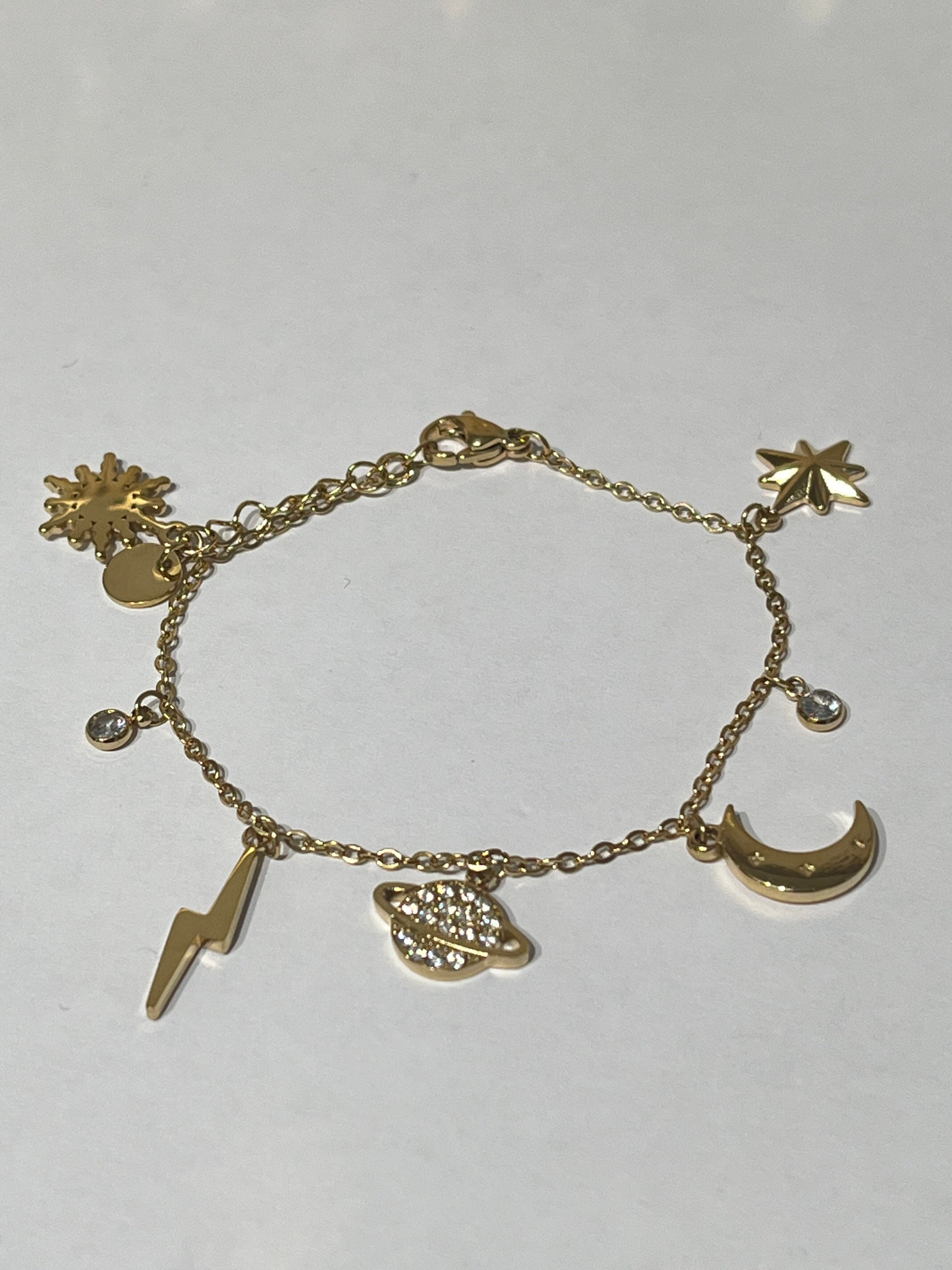 Bracelet Astral en acier inoxydable avec charms éclairs posé