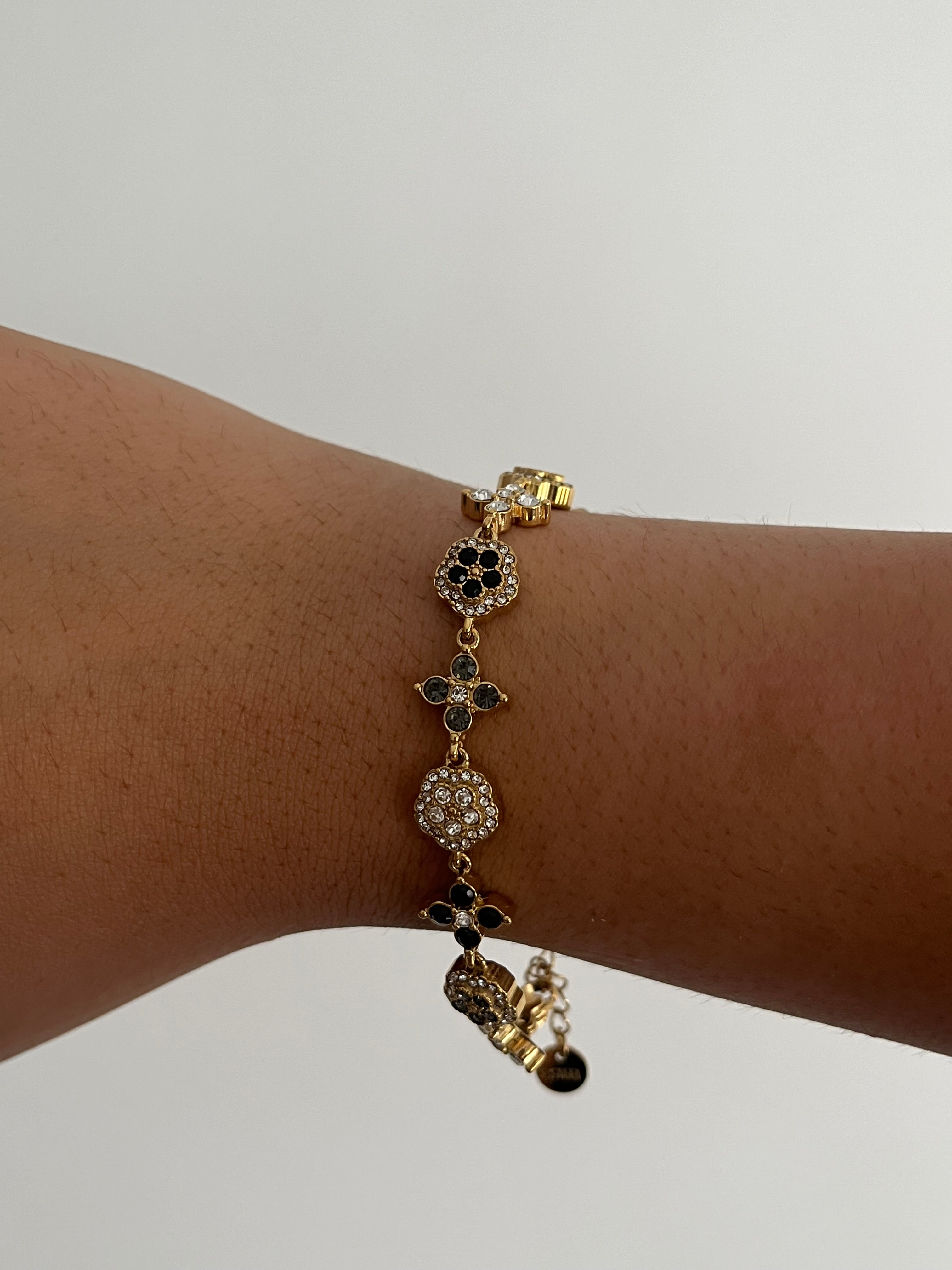 Bracelet IMPÉRATRICE BLACK doré avec détails noirs, bijou ajustable en acier inoxydable