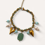 Bracelet Mykonos orné de pierres naturelles vertes et breloques dorées - Ordiajade

