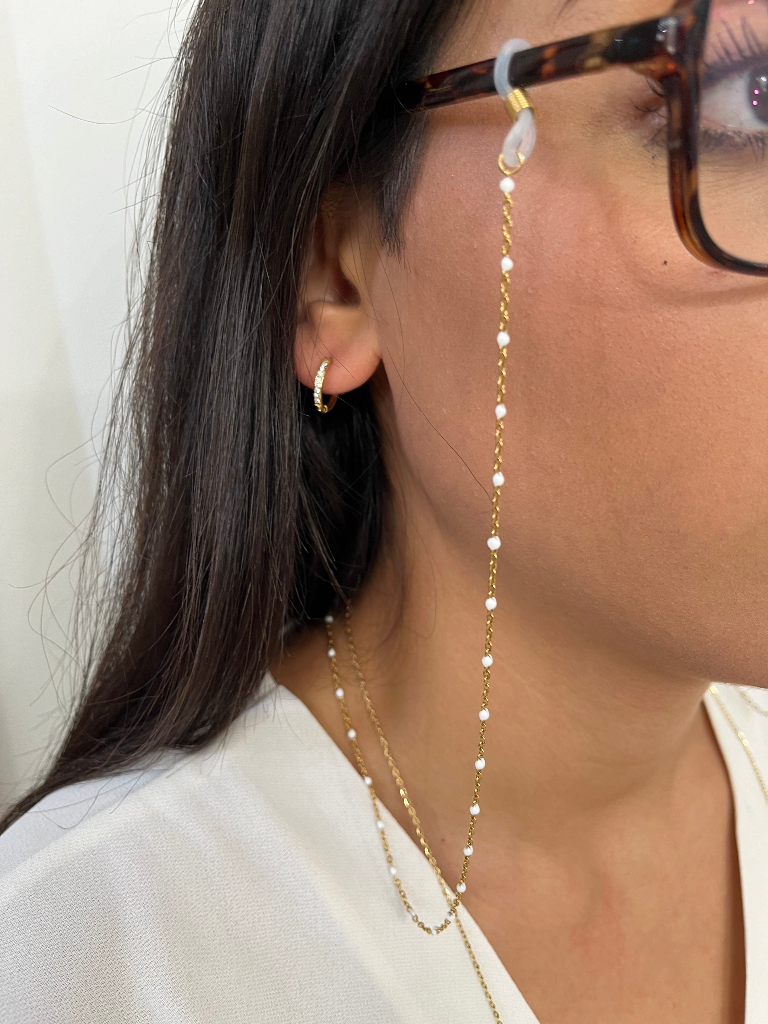  Chaîne de lunettes dorée en acier inoxydable portée de profil - Ordiajade
