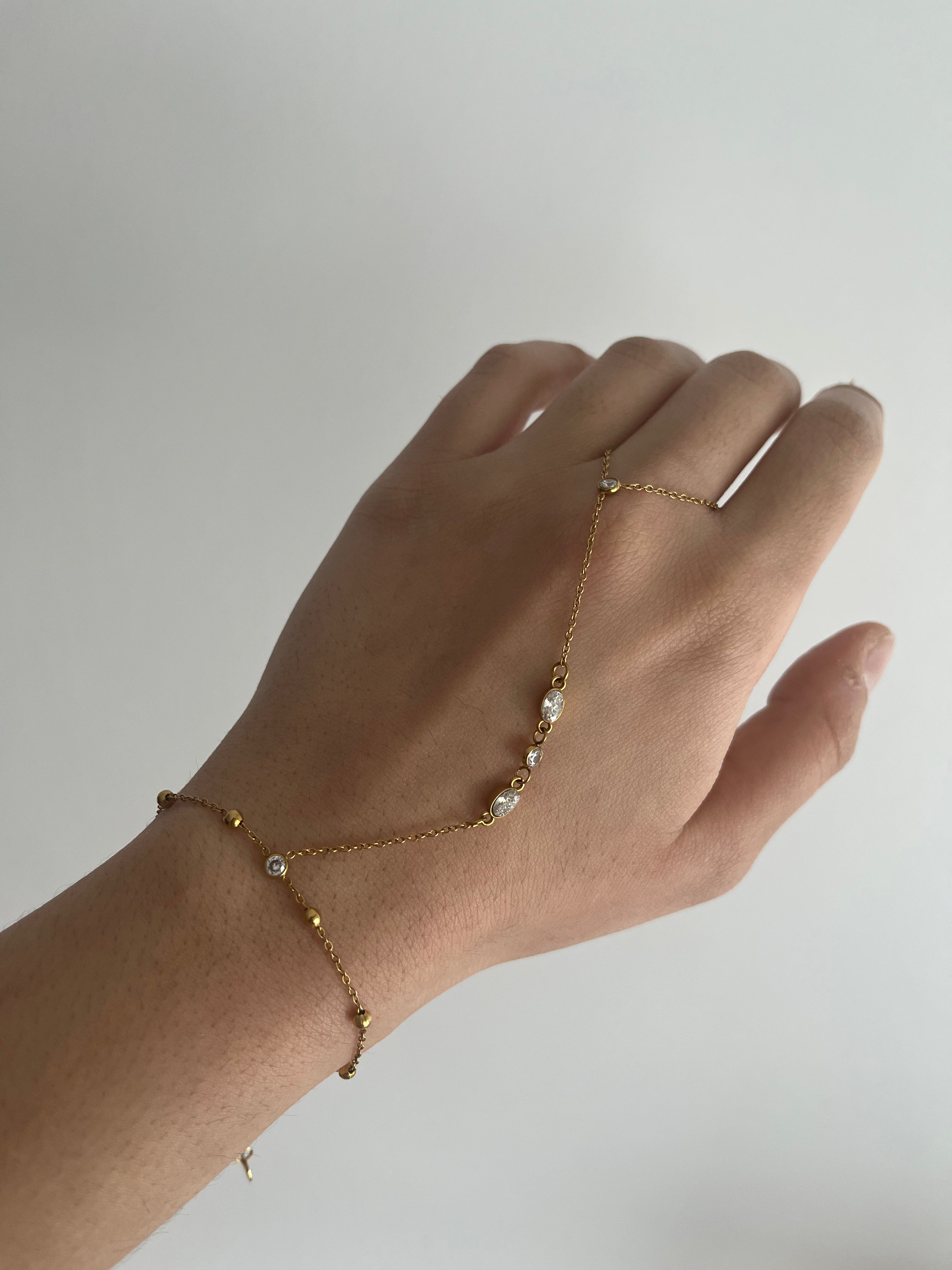 Chaîne de main fine dorée en acier inoxydable Beauty portée au poignet - Ordiajade