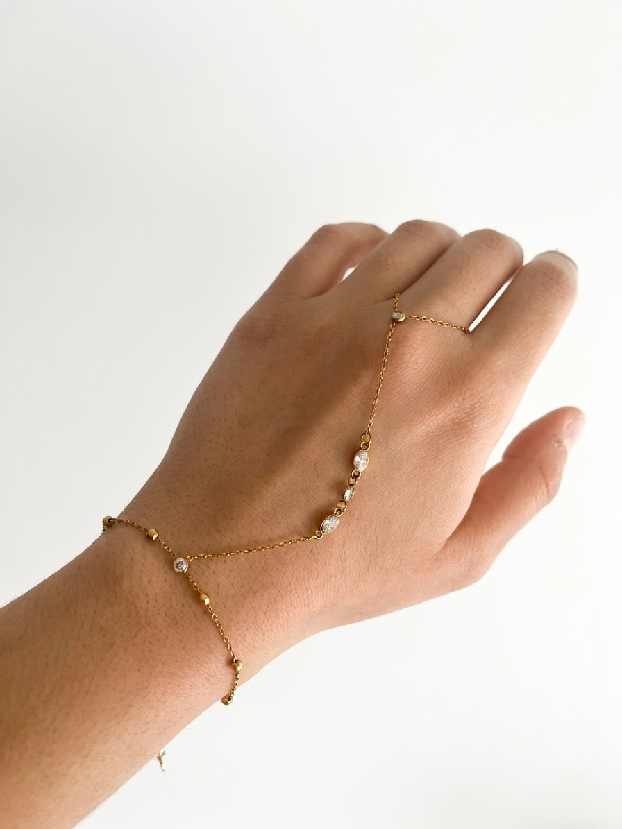 Chaîne de main Beauty en acier inoxydable doré portée sur la main - Ordiajade