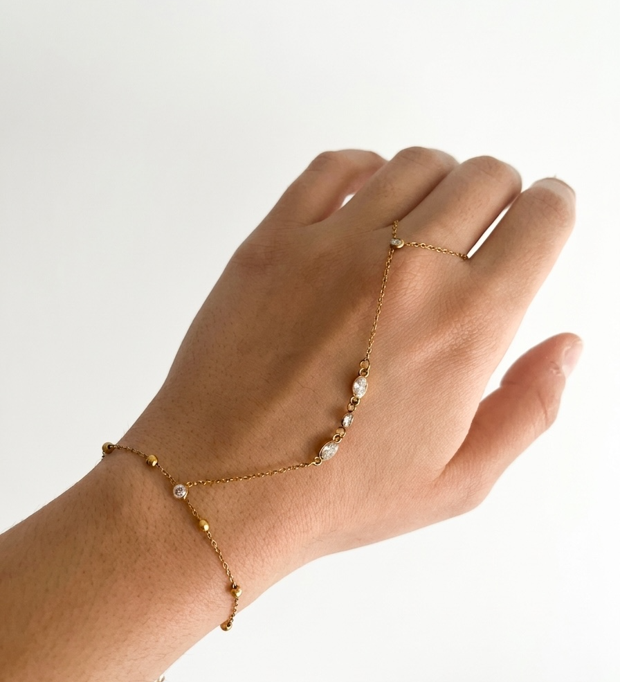 Chaîne de main Beauty en acier inoxydable doré portée sur la main - Ordiajade
