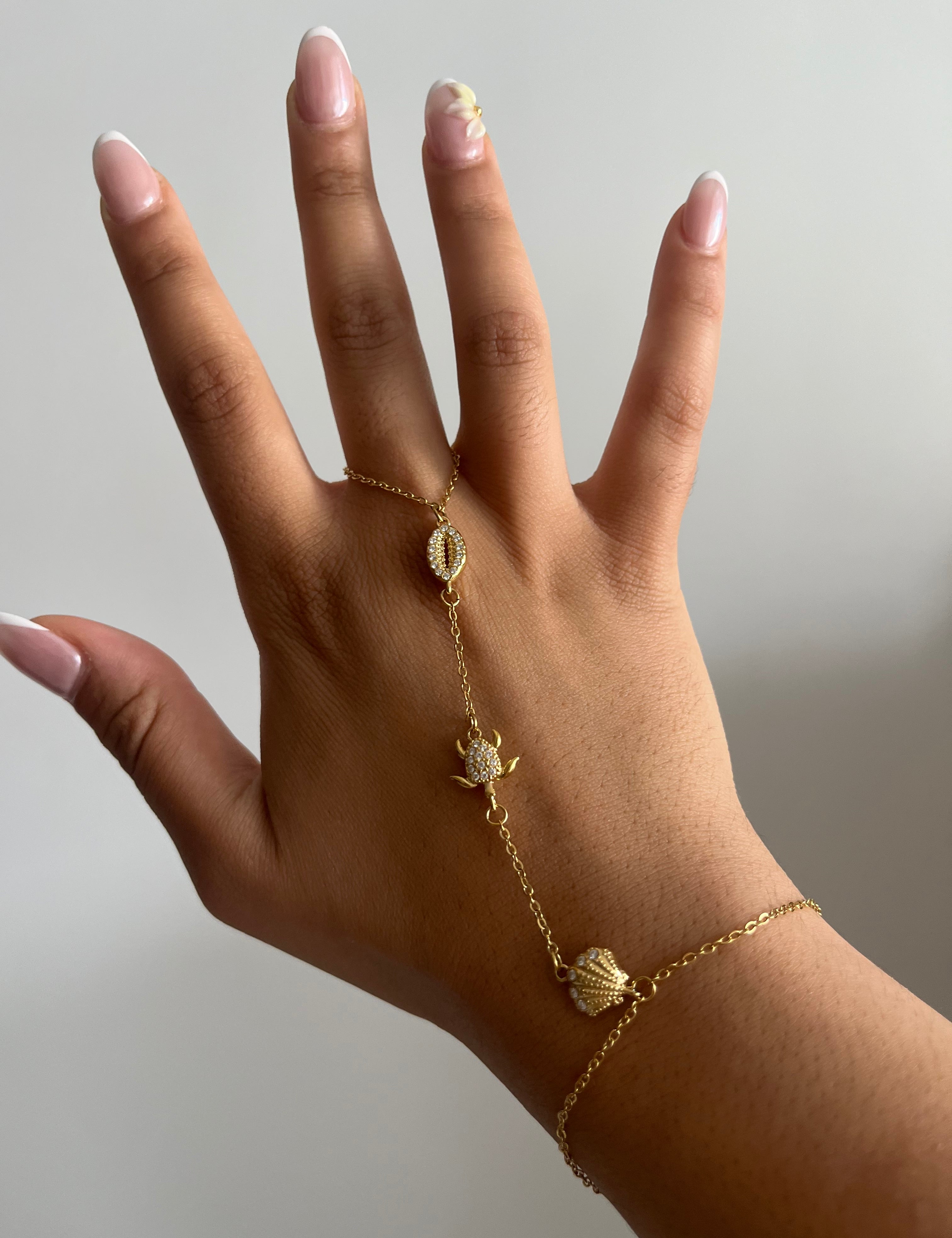 Chaîne de main GUYANE dorée avec motifs coquillage et tortue, bijou ajustable en acier inoxydabl