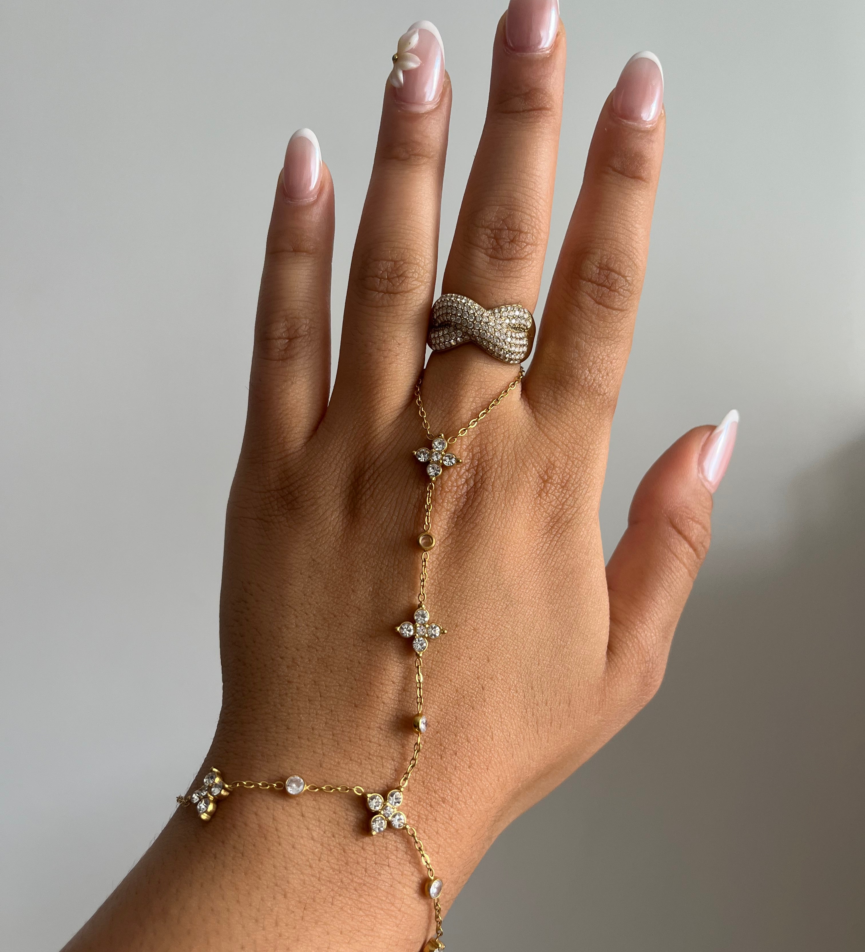 Chaîne de main SUZIE dorée, bijou élégant en acier inoxydable