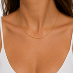 Collier Alba fin en acier inoxydable doré porté autour du cou Ordiajade