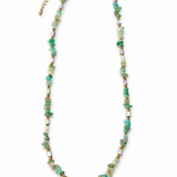 Accumulation de colliers fins dorés en acier inoxydable avec le collier Aqualine en pierres naturelles aqua - Ordiajade