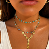 Accumulation de colliers fins dorés en acier inoxydable avec le collier Dune à perles colorées - Ordiajade