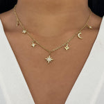Collier Galaxie doré en acier inoxydable avec pampilles en forme d'étoiles et de croissant de lune.