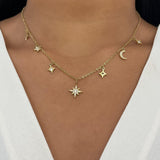 Collier Galaxie doré en acier inoxydable avec pampilles en forme d'étoiles et de croissant de lune.