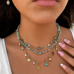 Accumulation de colliers fins en acier inoxydable doré dont le collier Jade aux pierres naturelles turquoises et pampilles soleil - Ordiajade