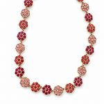 Collier nacri doré en acier inoxydable avec succession de motifs ronds roses posé à plat - Ordiajade