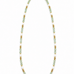 Collier fin Babe en acier inoxydable doré composé de petites perles blanches enfilées posé à plat - Ordiajade