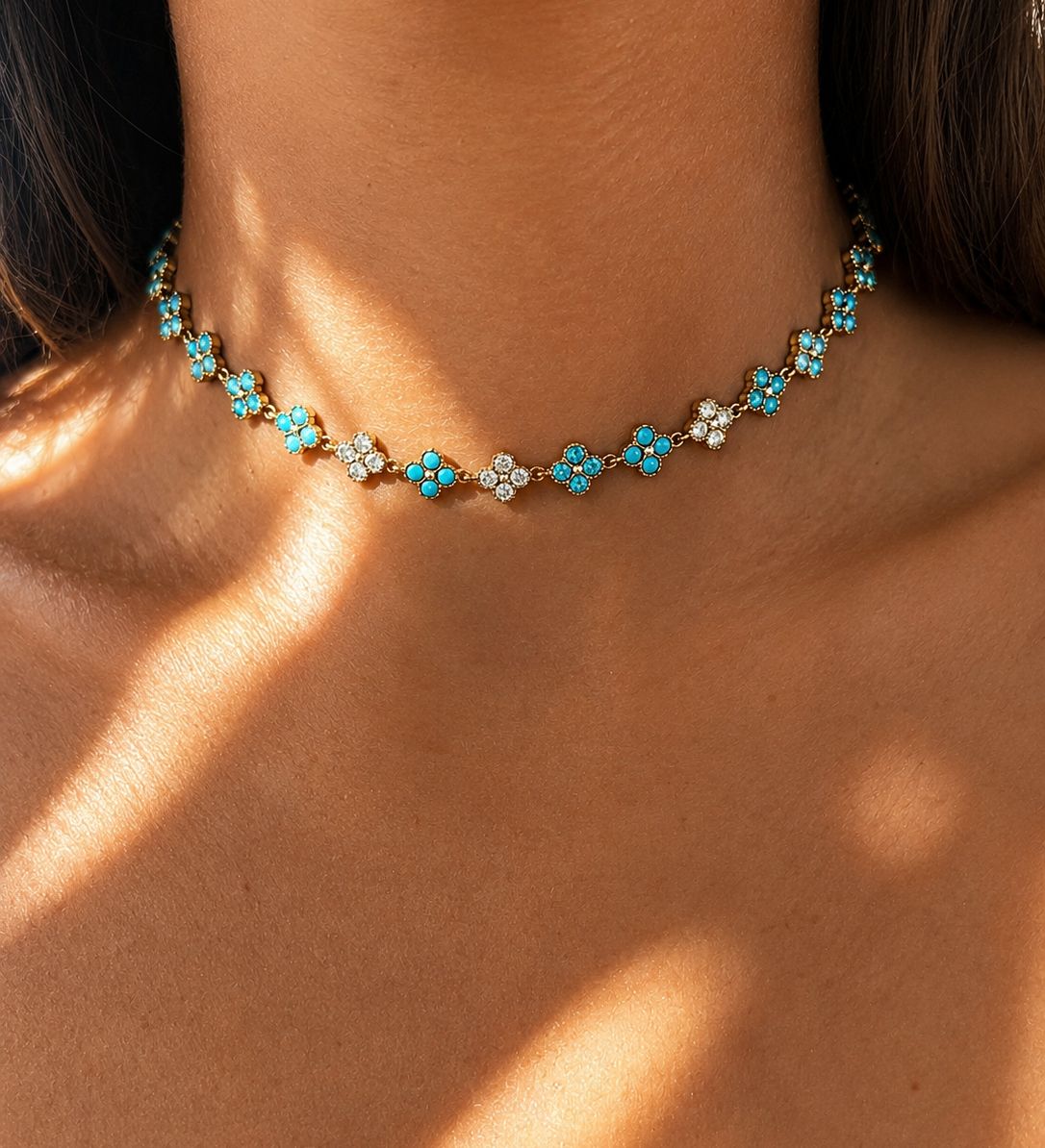 Collier ras de cou Marlin en acier inoxydable composé d'une succession de petits motifs trèfles étincelants porté au cou - Ordiajade