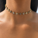 Collier ras de cou Sublime en acier inoxydable doré composé de petits trèfles entièrement pavés de cristaux brillants - Ordiajade