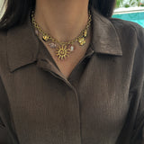 Collier doré en acier inoxydable avec gros pendentif soleil et charms cœur rose trèfle porté au cou - Ordiajade