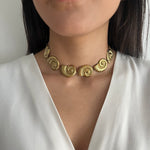 Collier Sora en acier inoxydable doré motif coquillages porté en ras-de-cou - Ordiajade