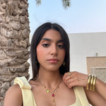 Collier en Y Cerise Fraise en acier inoxydable doré porté par le modèle - Ordiajade