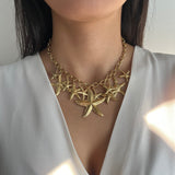 Collier Yuna à motifs étoiles de mer dorés en acier inoxydable porté au cou - Ordiajade