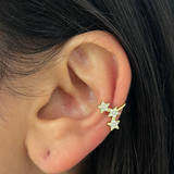Earcuff doré à trois petites étoiles en cristaux brillants sur le cartilage - Ordiajade