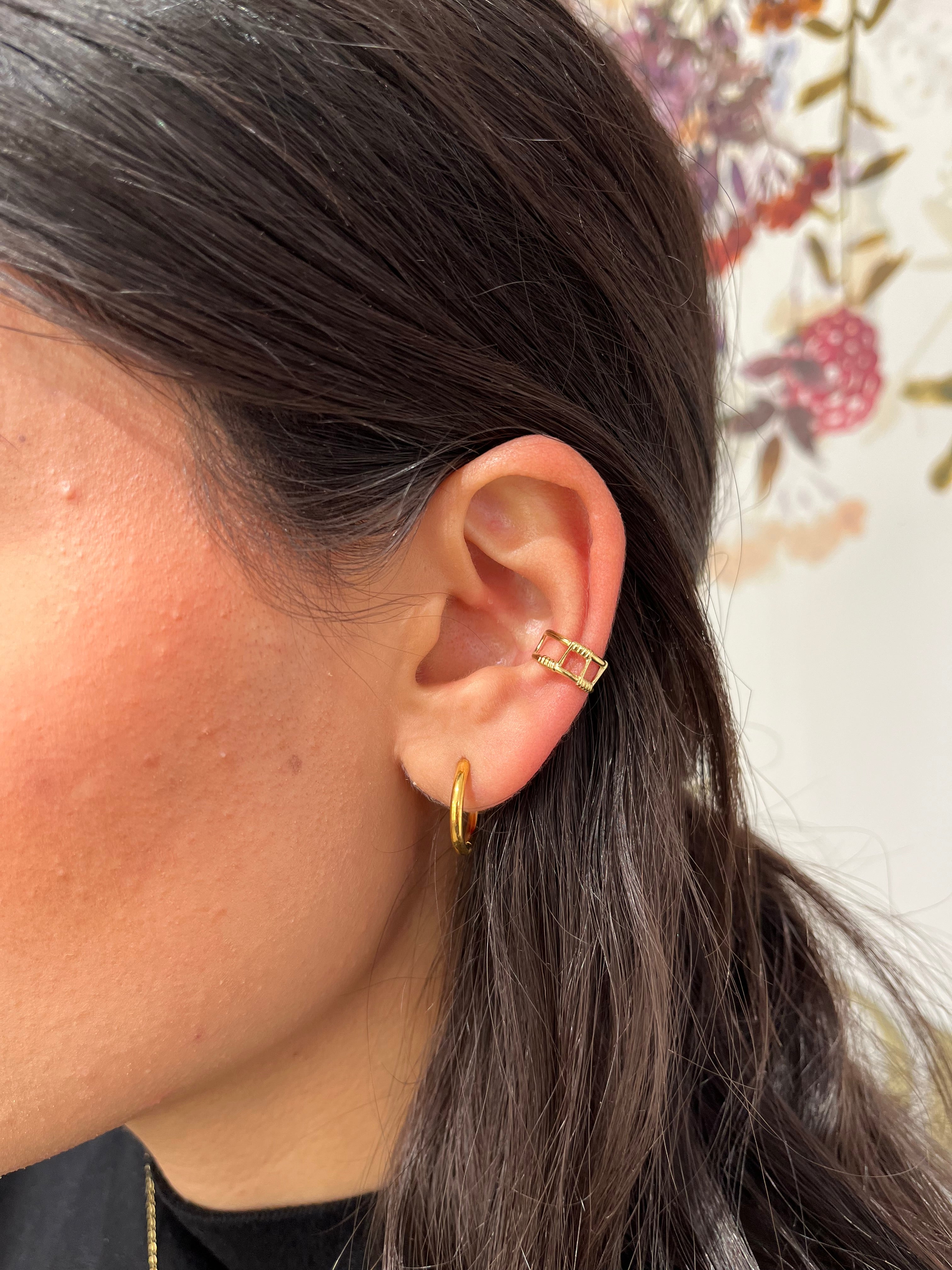 Earcuff Lucia en acier inoxydable doré à double anneau porté à l'oreille - Ordiajade