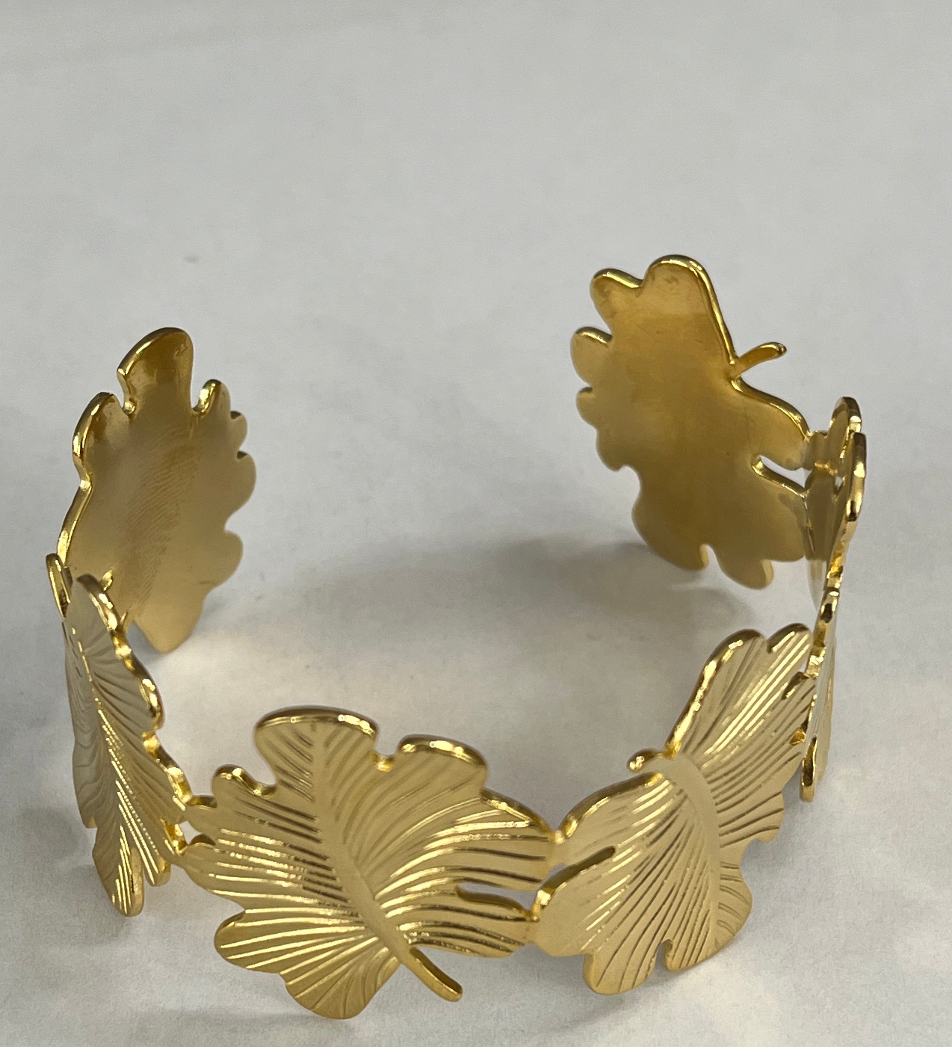Bracelet rigide jonc Gaara doré sculpté motif feuilles - Ordiajade