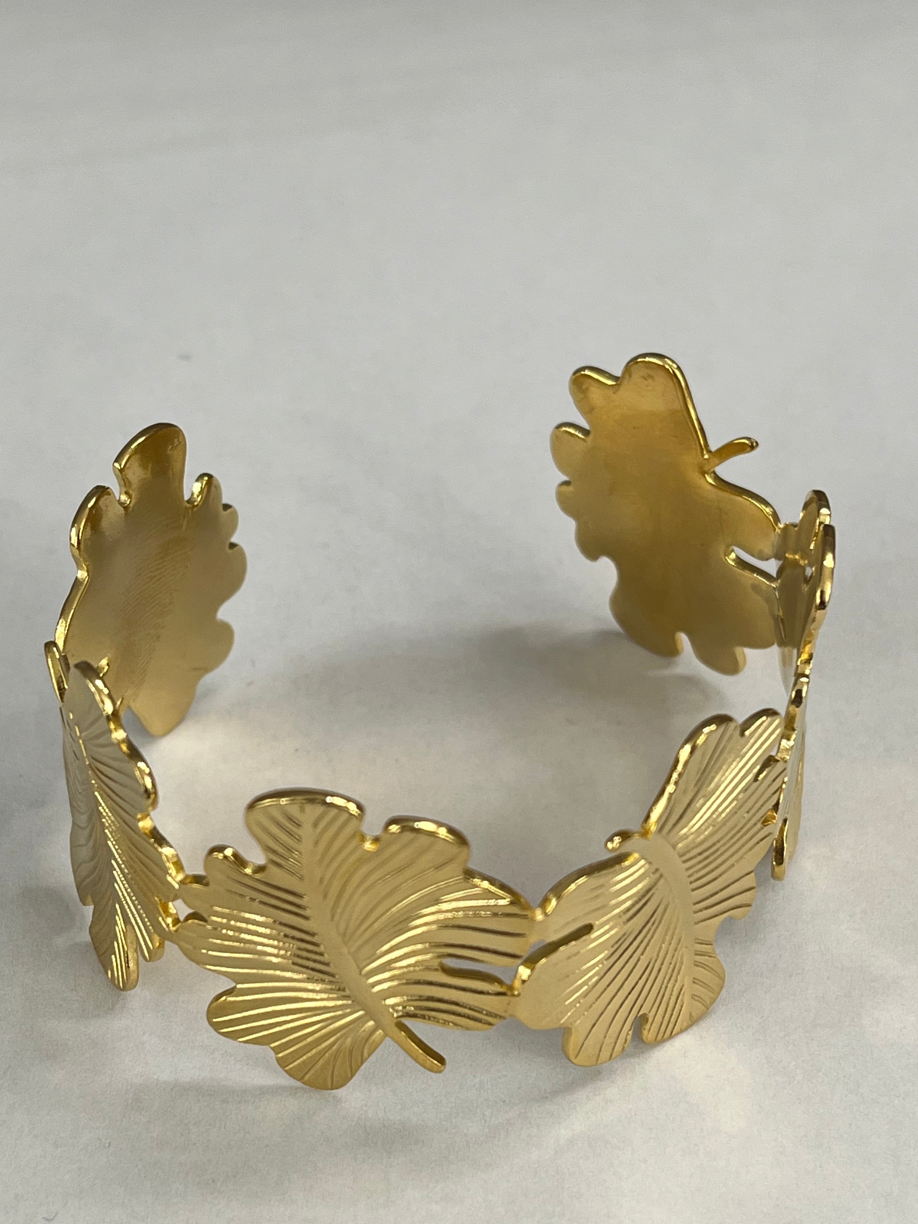 Bracelet rigide jonc Gaara doré sculpté motif feuilles - Ordiajade