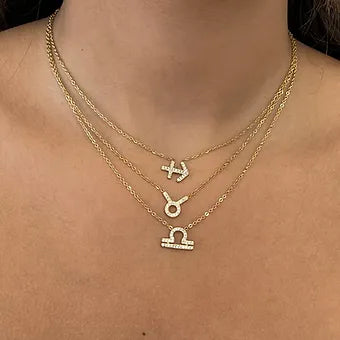 Colliers Zodiac dorés à pendentifs signes du zodiaque portés en accumulation - Ordiajade